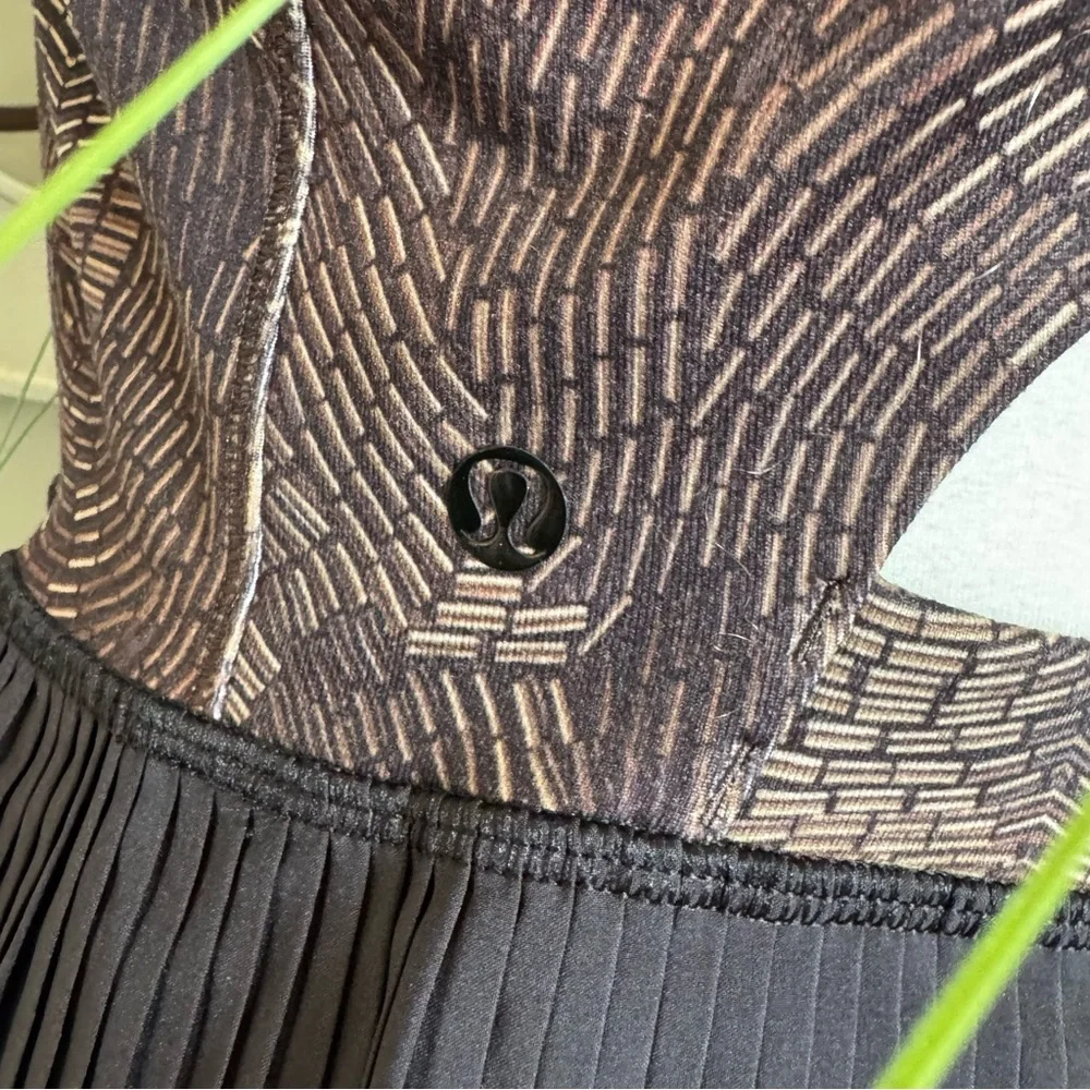 LULULEMON Size Medium Peplum Style Tank Top (see measurements)